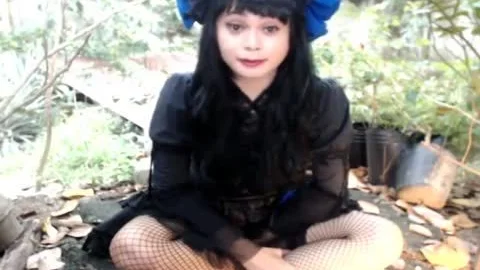 outside Sissy Ladyboy knob Shake